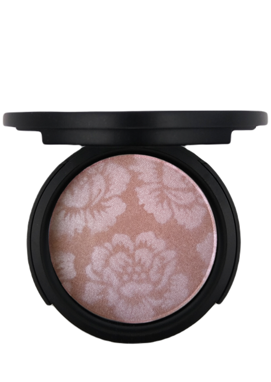 Ethereal Beauty Powder in Baroque Period