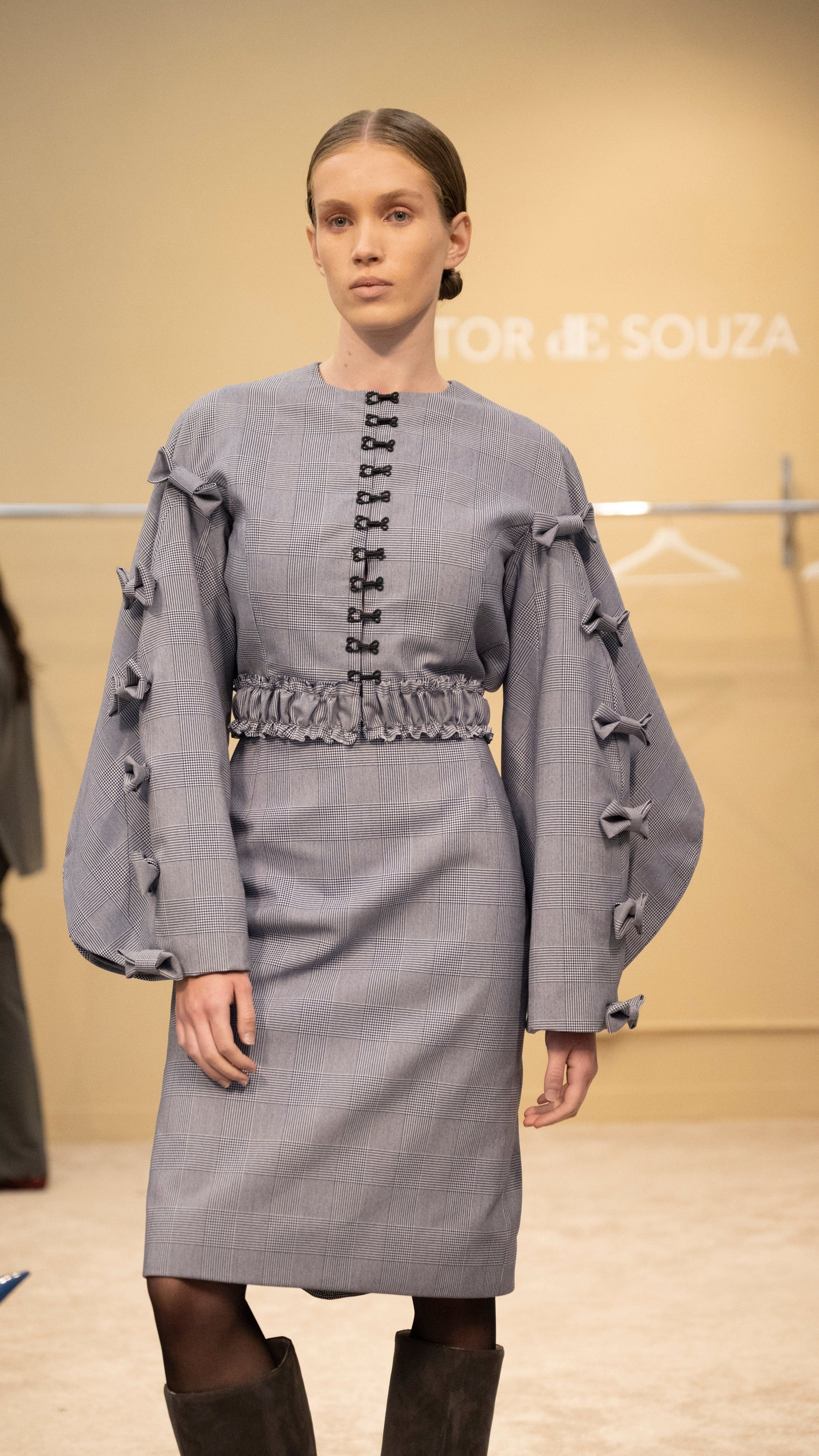 Lantern sleeve waist jacket suit