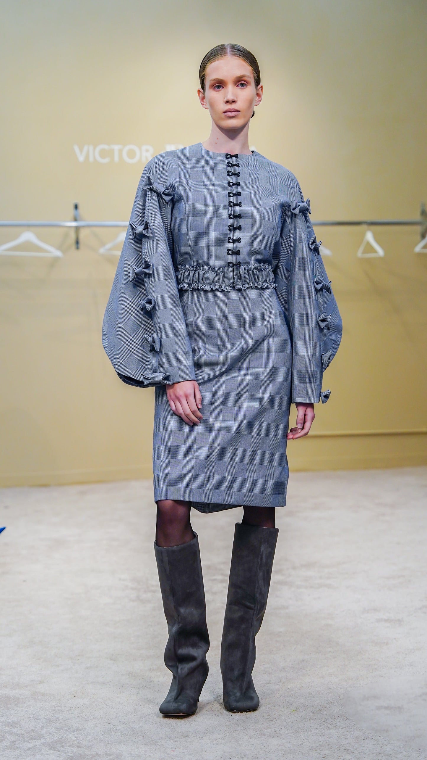 Lantern sleeve waist jacket suit